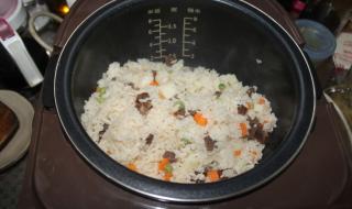 四川腊肠焖米饭家常做法